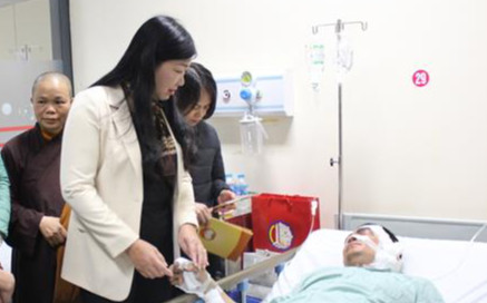 MTTQ Việt Nam TP Hà Nội hỗ trợ các nạn nhân vụ cháy quán cà phê tại đường Phạm Văn Đồng Ảnh 2