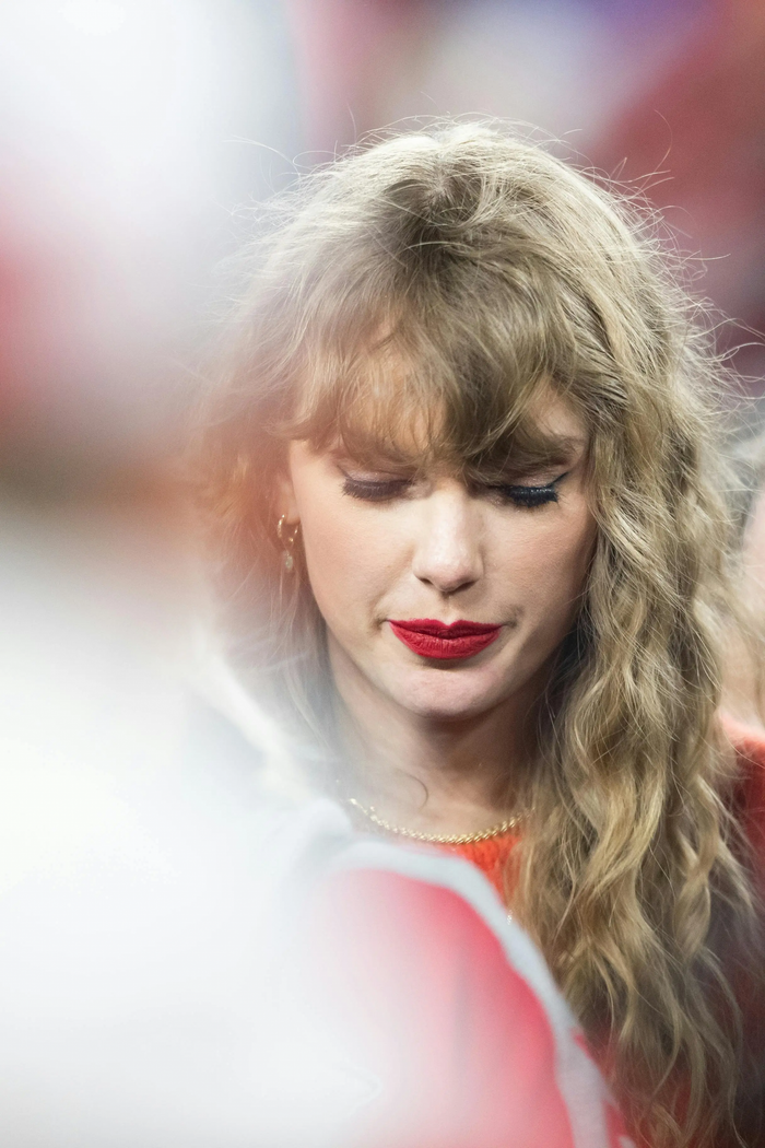 Taylor Swift đã biến mỗi trận đấu của Kansas City Chiefs thành một 'thảm đỏ thu nhỏ'.