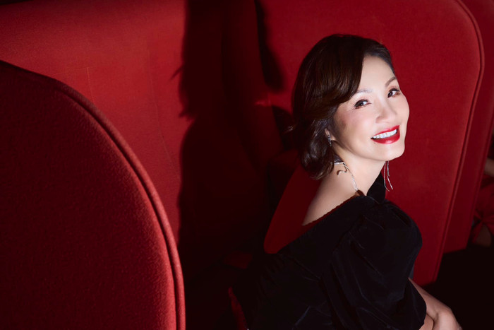 Nghệ sĩ Hồng Đào cho biết cô sẽ đảm nhận vai trò lồng tiếng cho phim nước ngoài. Cô lồng tiếng nhân vật phú bà yêu trai trẻ. (Ảnh FBNV)