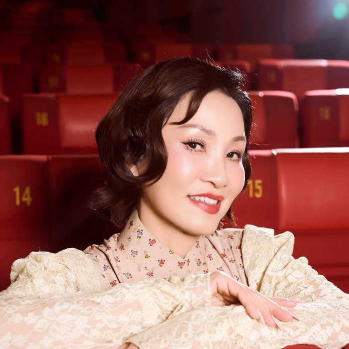 Nghệ sĩ Hồng Đào vẫn giữ được tình yêu với nghệ thuật sau hơn 30 năm hoạt động trong làng giải trí. (Ảnh FBNV)