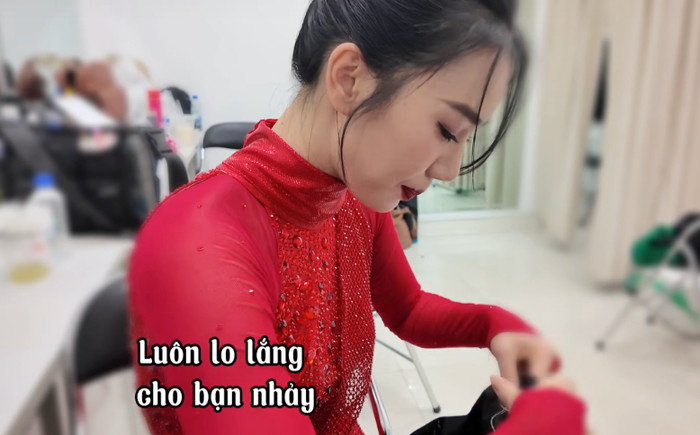 Nữ ca sĩ trổ tài 'nữ công gia chánh' ngay phút 89 ở hậu trường Bước Nhảy Hoàn Vũ Ảnh 2