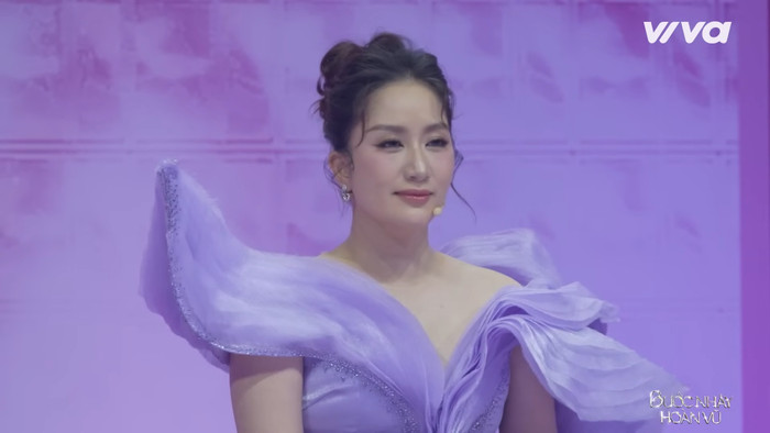 Khánh Thi ăn diện gợi cảm, thanh lịch khi ngồi 'ghế nóng' tại chương trình Bước Nhảy Hoàn Vũ 2024.