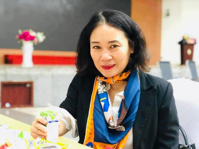 Nhà báo Tạ Bích Loan nghỉ hưu từ 1/12. Chị là biên tập viên kiêm MC Đường lên đỉnh Olympia năm đầu tiên. (Ảnh FBNV)