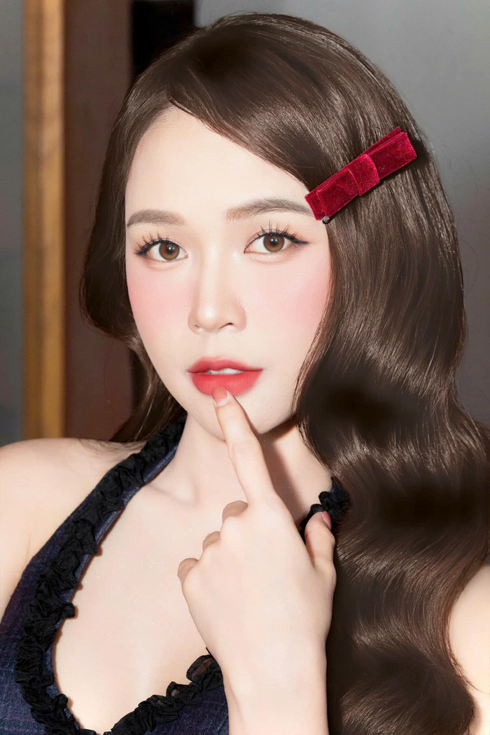 Sam đang hạnh phúc bên chồng Hàn Quốc và nhóc tỳ đáng yêu. Ảnh: FBNV