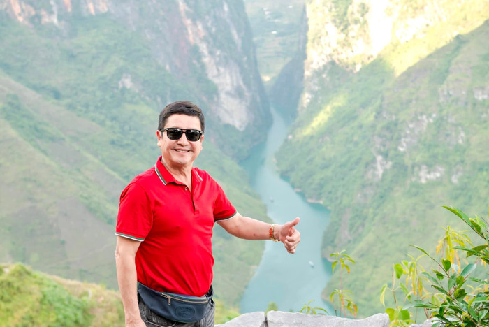 Nghệ sĩ Chí Trung có cuộc sống bình yên sau khi về hưu. (Ảnh FBNV)