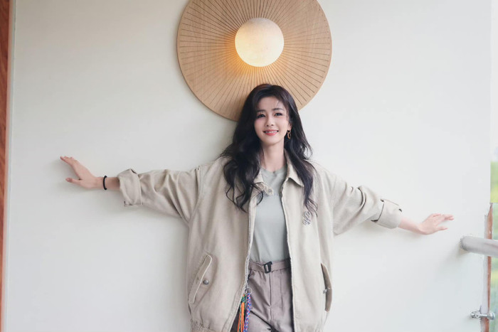 Bạch Lộc được yêu mến vì thái độ sống lạc quan. 