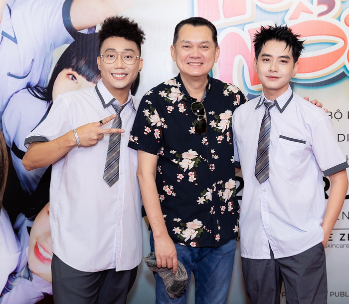 NSƯT Hữu Châu chụp ảnh kỉ niệm bên cạnh Ginô Tống và Dư Khánh Vũ. Nam nghệ sĩ cũng sẽ góp mặt với vai trò là diễn viên khách mời cho bộ phim.