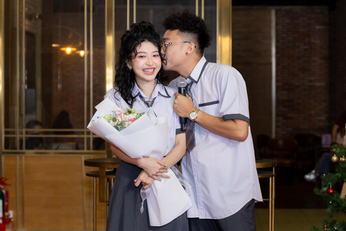 Ginô Tống gửi lời cảm ơn đến vợ vì đã luôn ủng hộ, động viên anh trên con đường hoạt động nghệ thuật. 