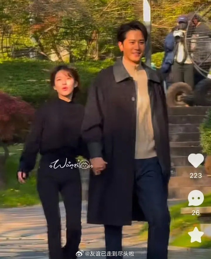 Nhiều người còn thấy họ giống như bố con.