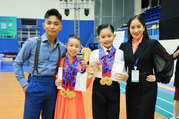 Khánh Thi luôn đảm bảo tốt vai trò người mẹ, HLV, doanh nhân và giám khảo tại Bước Nhảy Hoàn Vũ 2024.