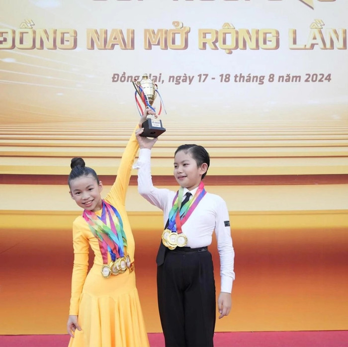 Con trai Khánh Thi không ít lần đạt giải nhất.