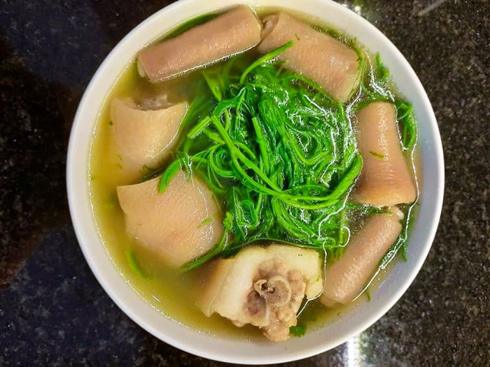 Canh rau thối đuôi heo.