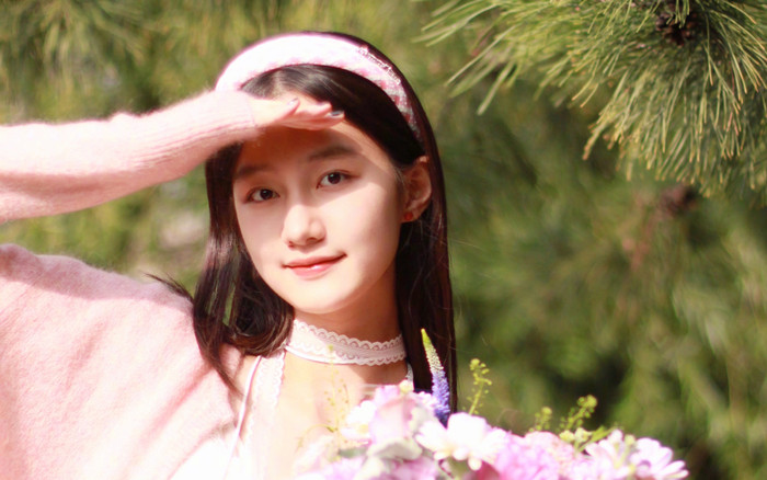 'Con gái' của Triệu Vy từng xinh đẹp đến mức bị cấm dao kéo: Nhan sắc hiện tại gây bão Ảnh 2