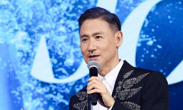 Ở tuổi 63, Trương Học Hữu phải chạy show không nghỉ để gánh nợ thay vợ. 