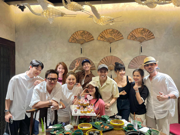 Hội bạn Cờ Cá Ngựa gồm Trấn Thành, Ali Hoàng Dương và Quang Trung tụ họp nhưng vắng mặt Trúc Nhân. (Ảnh: FB Anh Phạm)