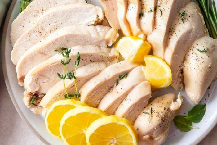 Ức gà là món ăn quen thuộc mang lại hiệu quả cho việc giảm cân, giữ dáng. (Ảnh tổng hợp)