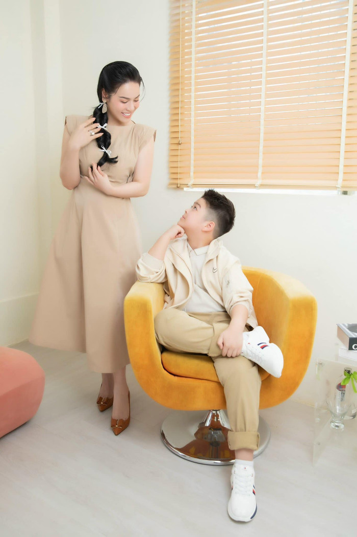 Nhật Kim Anh lúc này vẫn chưa lộ rõ bụng bầu và nhan sắc chưa có quá nhiều sự thay đổi. Ảnh: FBNV