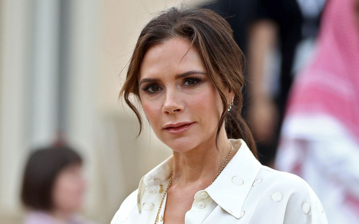 Victoria Beckham nói về tin đồn dao kéo và hé lộ bí quyết nâng mũi ngay lập tức Ảnh 2