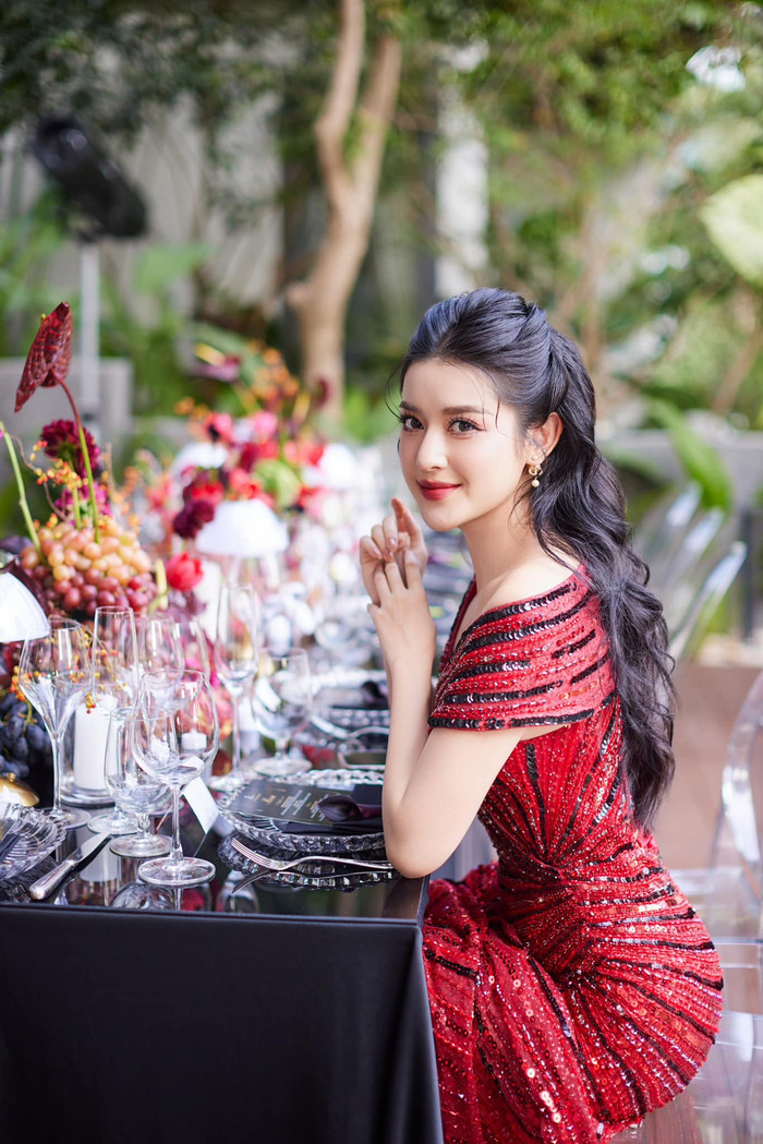 Á hậu Huyền My luôn chăm chỉ làm việc, nỗ lực hết mình trong 10 năm qua. Ảnh: FBNV