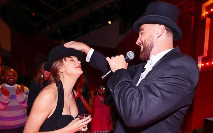 Tan chảy trước bất ngờ Travis Kelce dành cho bạn gái Taylor Swift -  Saostar.vn