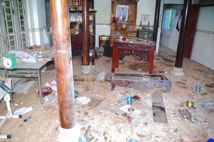 Sau vụ nổ pháo đồ đạc trong nhà hư hỏng, văng tứ tung