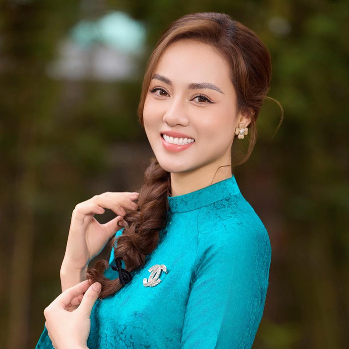 Vợ Công Lý liên tục đáp trả khi bị netizen kém duyên bình luận tiêu cực về chồng. (Ảnh: FBNV)