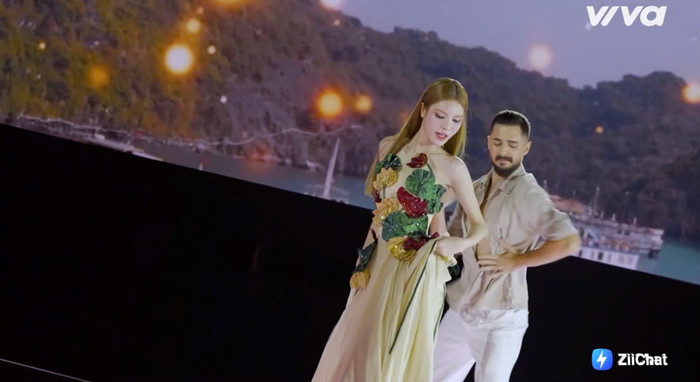 Nhan sắc cùng kỹ năng nhảy của Tường San cực điêu luyện, quyến rũ. 