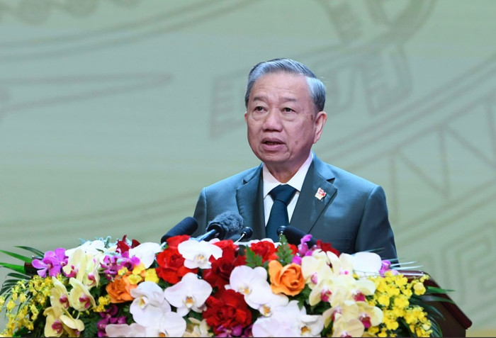 Tổng Bí thư Tô Lâm, Bí thư Quân ủy Trung ương đọc diễn văn kỷ niệm tại buổi lễ - Ảnh: VGP/Nhật Bắc