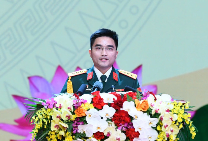 Thượng úy Nguyễn Tuấn Dũng, Trợ lý Phòng Kỹ thuật Công nghệ, Nhà máy Z131, Tổng cục Công nghiệp Quốc phòng, đại diện cho thế hệ trẻ phát biểu tại buổi lễ - Ảnh: VGP/Nhật Bắc