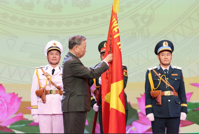 Tổng Bí thư Tô Lâm trao Huân chương Hồ Chí Minh tặng Quân đội Nhân dân Việt Nam - Ảnh: VGP/Nhật Bắc