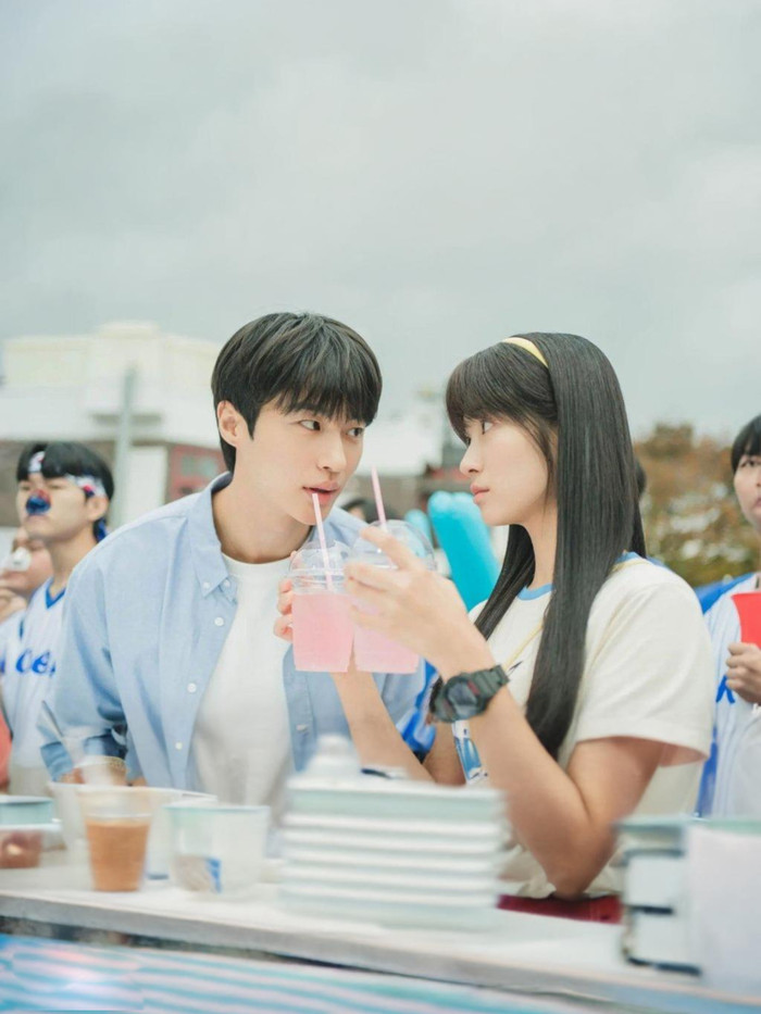 Lovely Runner tạo ra một cơn sốt rầm rộ trên các MXH ngay sau khi lên sóng dù rating không mấy ấn tượng.