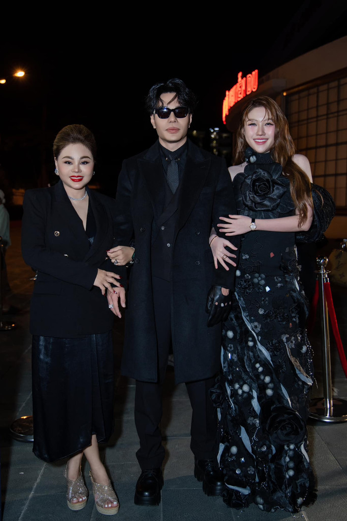 Trấn Thành dành lời khen đến tài năng diễn xuất chín muồi của Lê Giang. (Ảnh FBNV)