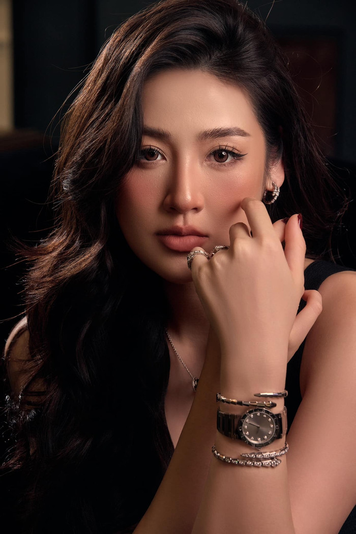 Á hậu Vbiz khoe cận diện mạo con gái mới sinh Ảnh 2