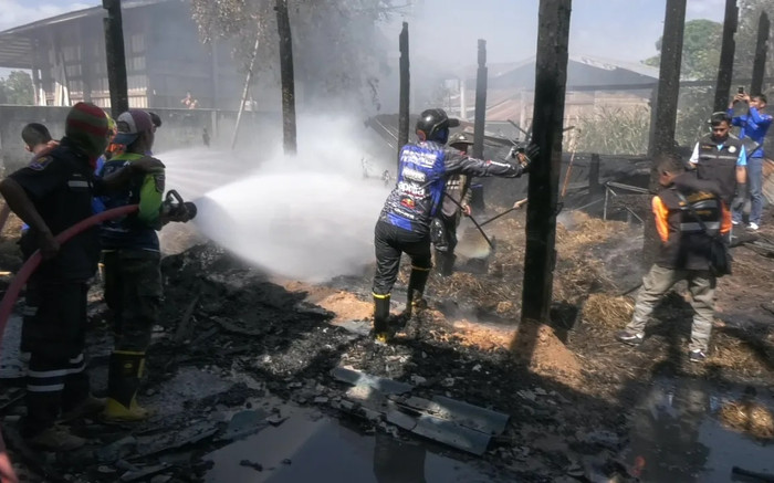 Ngôi nhà bị lửa thiêu rụi, cặp vợ chồng già gục ngã vì thứ quan trọng bên trong Ảnh 2