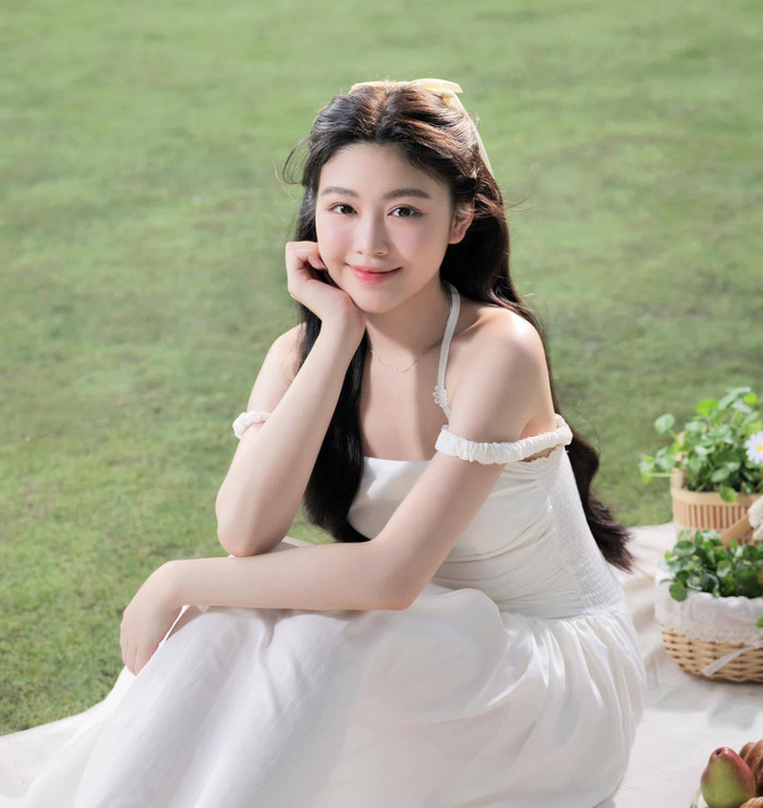 Con gái Quyền Linh vô tình trở thành đề tài bàn tán chỉ sau màn phát biểu tại sự kiện.&nbsp;