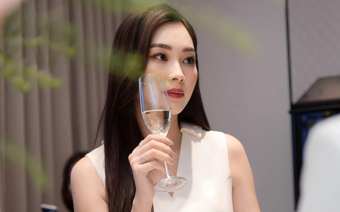 Đặng Thu Thảo 'hưởng phúc' sau khi sinh con lần ba Ảnh 2