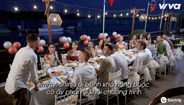 Vũ công Jimmy thay mặt Shinju báo tin nữ ca sĩ rời khỏi Bước Nhảy Hoàn Vũ tới dàn người chơi và vũ công tại chương trình. Ảnh: Chụp màn hình