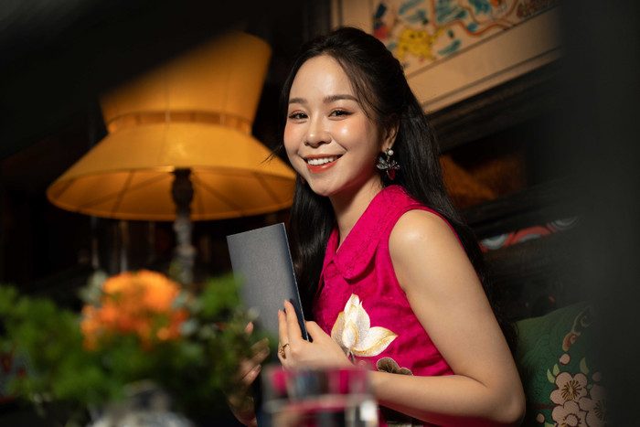 Sở hữu gương mặt khả ái, giọng hát nội lực, Hồng Duyên ngày càng chứng minh được vị thế của bản thân trên con đường hoạt động nghệ thuật. 