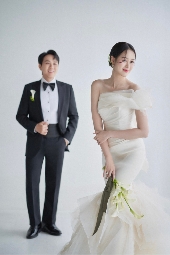 Trong đám cưới Anh Đức, Trấn Thành tiết lộ chính anh là người đặt nghệ danh cho vợ của bạn thân. Ảnh: FBNV