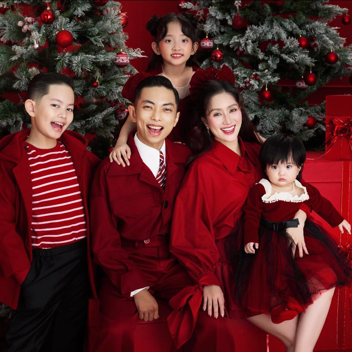 Cuộc sống hôn nhân viên mãn gia đình Khánh Thi - Phan Hiển. Ảnh: FBNV