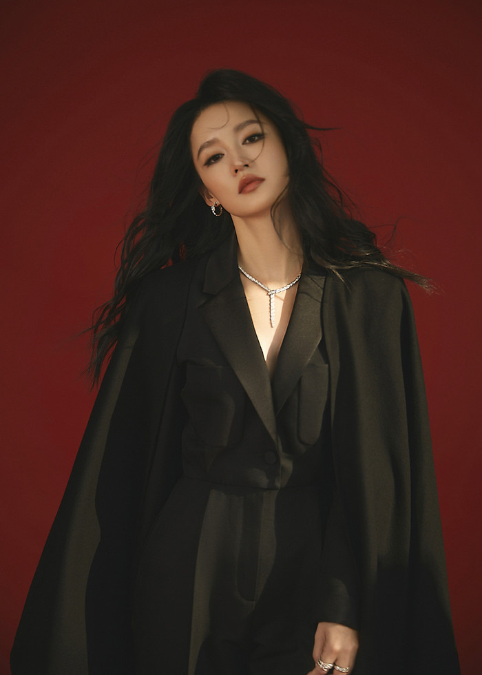 Lý Thấm được cho là đã hẹn hò với nhiều sao nam hàng đầu Cbiz.