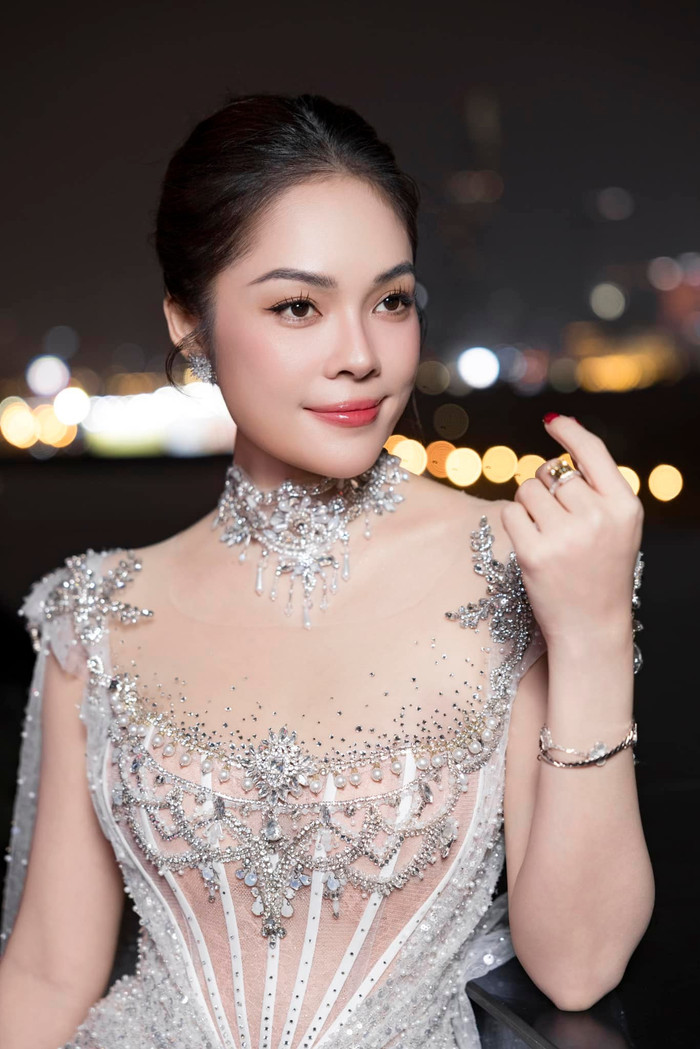 Dương Cẩm Lynh thừa nhận tâm trạng căng thẳng. Ảnh: FBNV