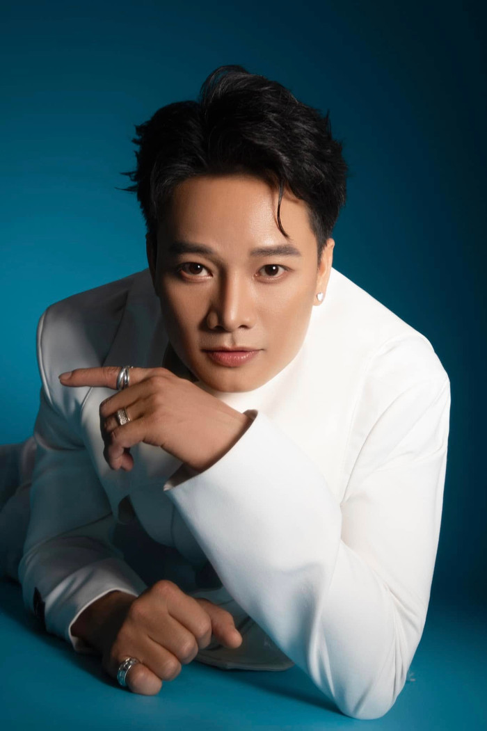 Anh Quân Idol sở hữu trong tay nhiều bản hit đình đám. Ảnh: NVCC