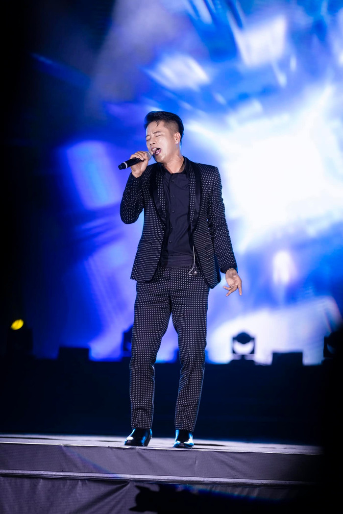 Giọng hát Anh Quân mang nhiều cảm xúc, truyền cảm. Ảnh: NVCC