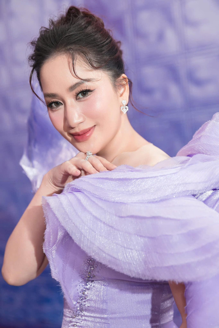 Cận visual xinh đẹp của Khánh Thi. Ảnh: FBNV