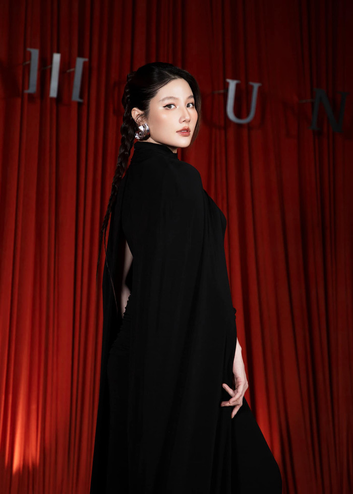 Diễm My 9X đang được ông xã hết mực cưng chiều, quan tâm trước khi sinh con. Ảnh: FBNV