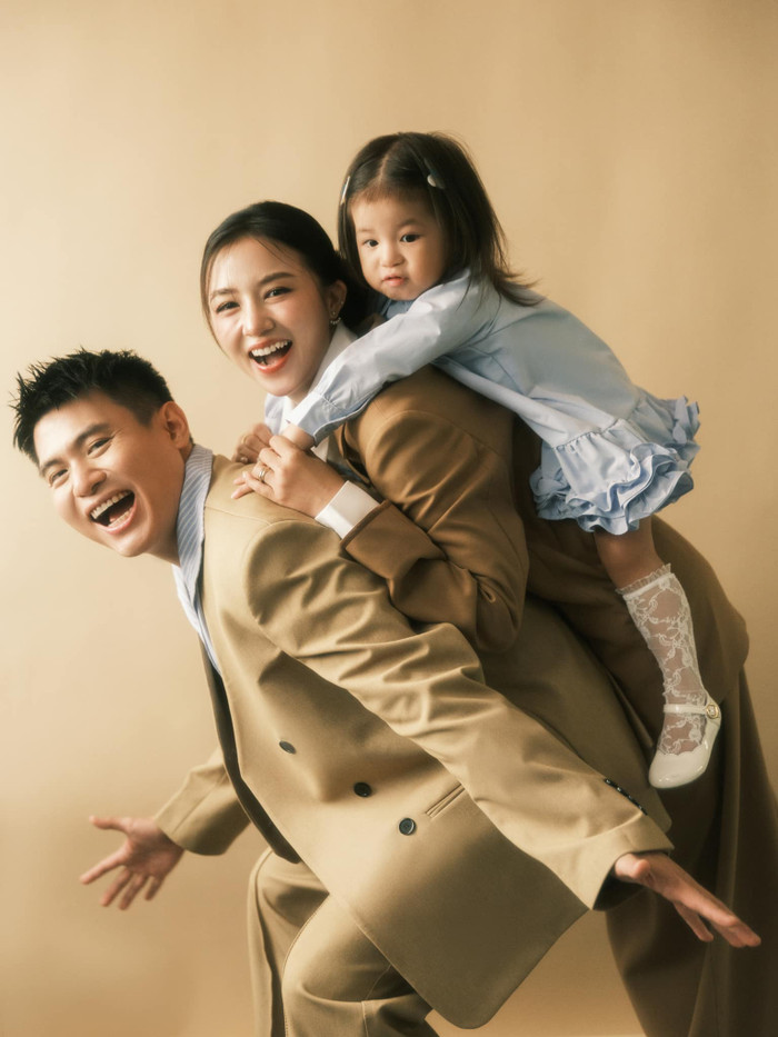 Tổ ấm hạnh phúc của Salim bên cạnh Hải Long và con gái Pam Yêu Ơi. 