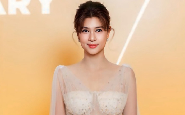 Diễn viên Kim Thư mặc hở khoe xương quai xanh gợi cảm ở tuổi U50 Ảnh 2