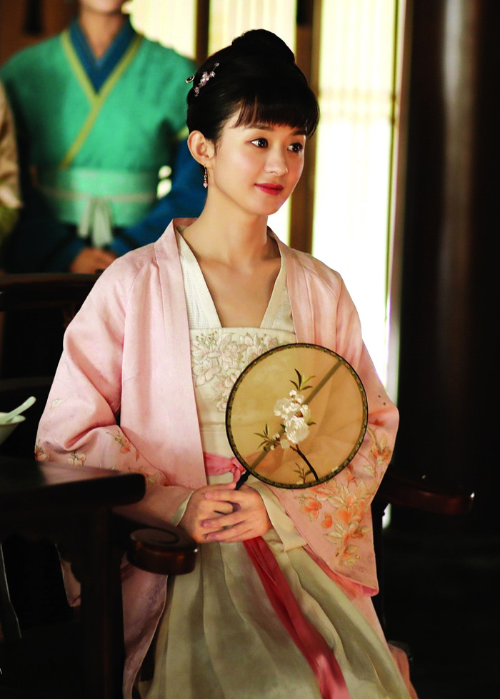 Triệu Lệ Dĩnh đạt được đỉnh cao sự nghiệp với bộ phim Minh Lan Truyện. 