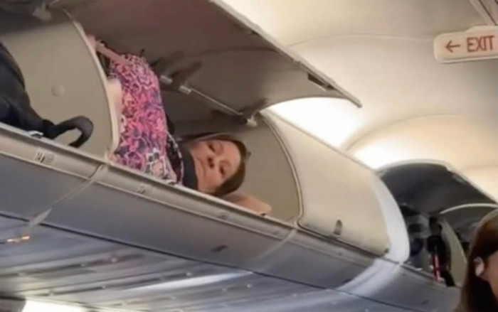 Choáng với người phụ nữ nằm gọn trong ngăn hành lý máy bay, nghe lý do ai cũng bất ngờ Ảnh 2